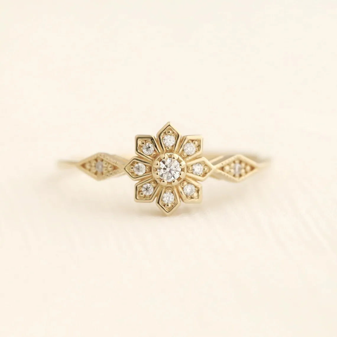 Ins new snowflake shape ring simple and fashionable sunflower women's accessories are all-matched temperament