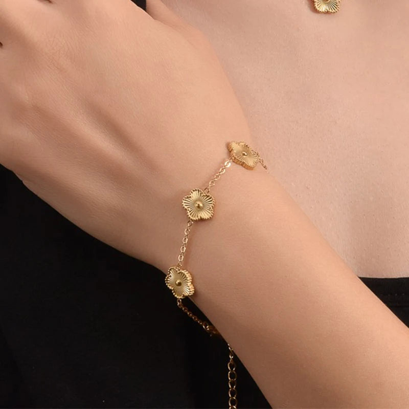 Fashion Flower Stainless Steel Bracelets For Women Trendy Gold Color Metal Bracelet Party Birthday Daily Cute Romantic Jewelry