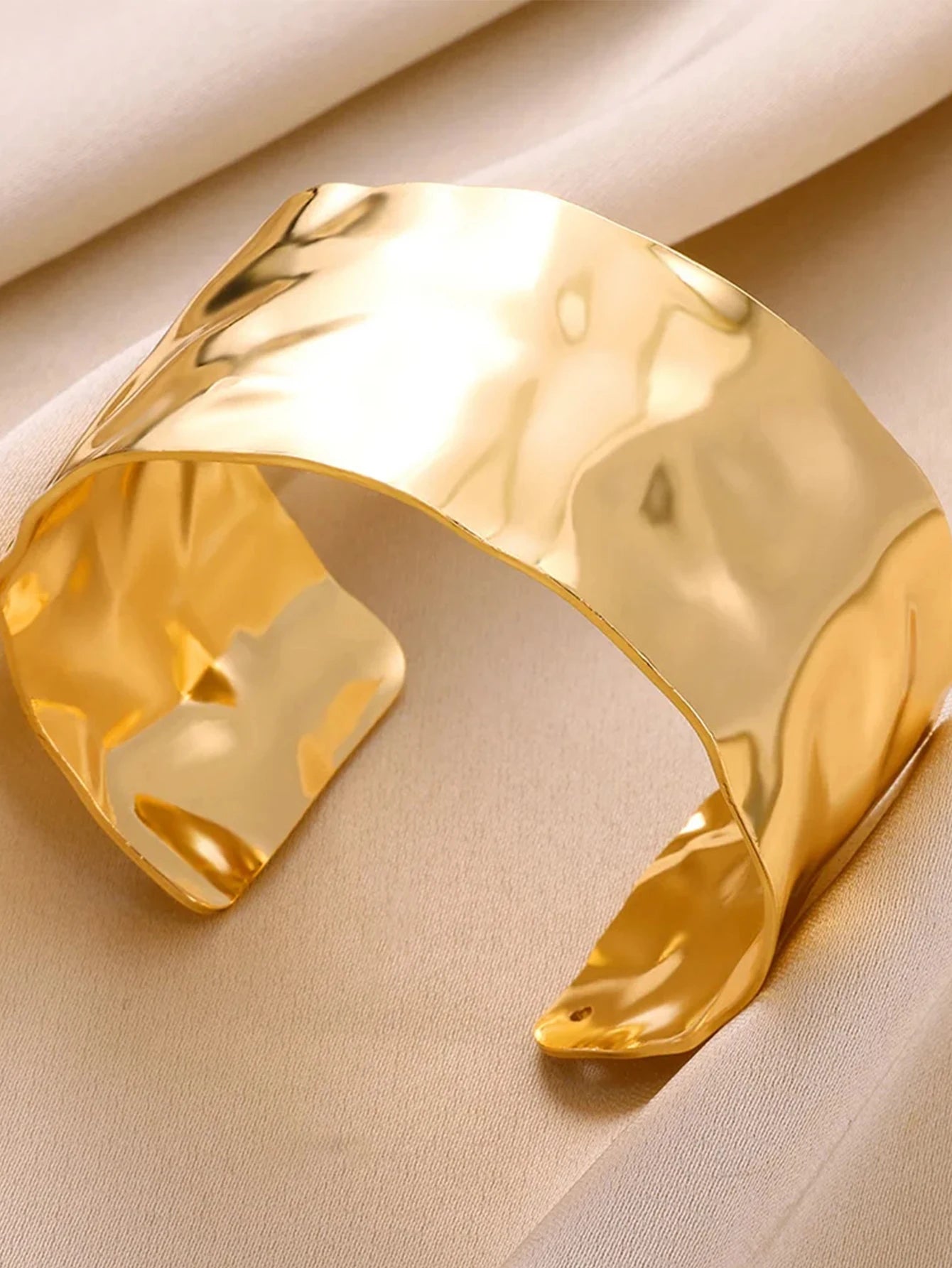 Exquisite Classic Bump Pattern Openning Bangles Bracelet For Women Cuff Bracelet Gold Color Stainless Steel Hand Ornament Gift